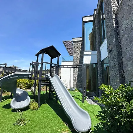 Luxury W 5 Bedrooms / 5 Bathrooms *