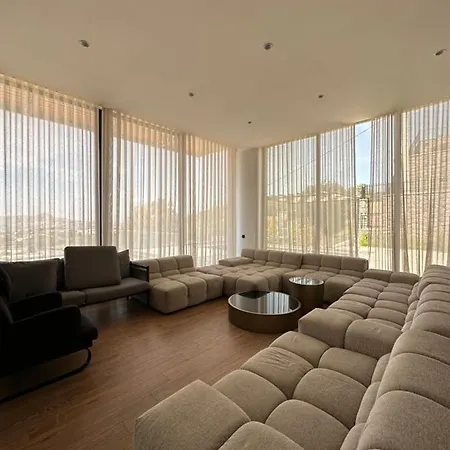 Luxury W 5 Bedrooms / 5 Bathrooms 博德鲁姆