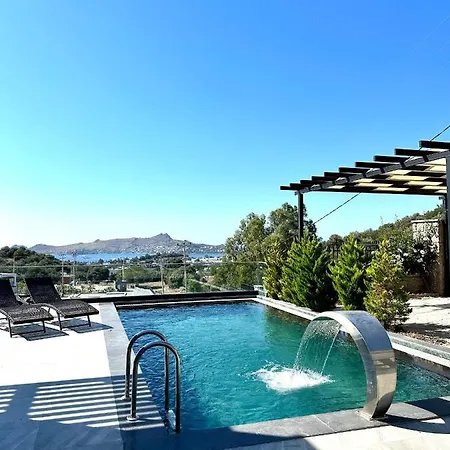 Luxury W 5 Bedrooms / 5 Bathrooms *