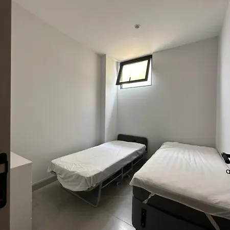 Luxury W 5 Bedrooms / 5 Bathrooms 别墅 *