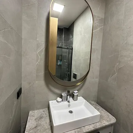 Luxury W 5 Bedrooms / 5 Bathrooms *