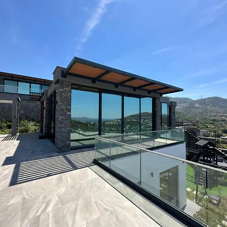 Luxury W 5 Bedrooms / 5 Bathrooms